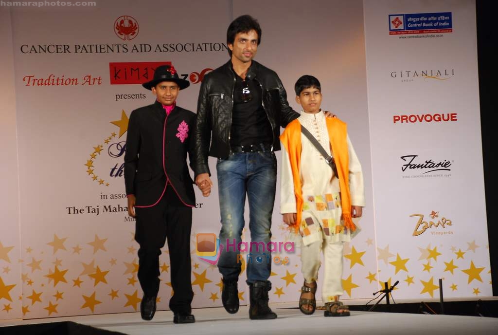 Sonu Sood at CPAA fashion show in Taj Hotel on 9th Jan 2010 