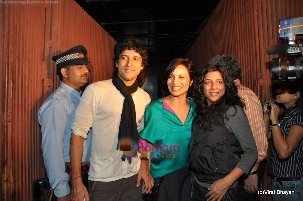Farhan Akhtar, Adhuna Akhtar, Zoya Akhtar at Hrithik Roshan's birthday bash in Aurus on 10th Jan 2010 
