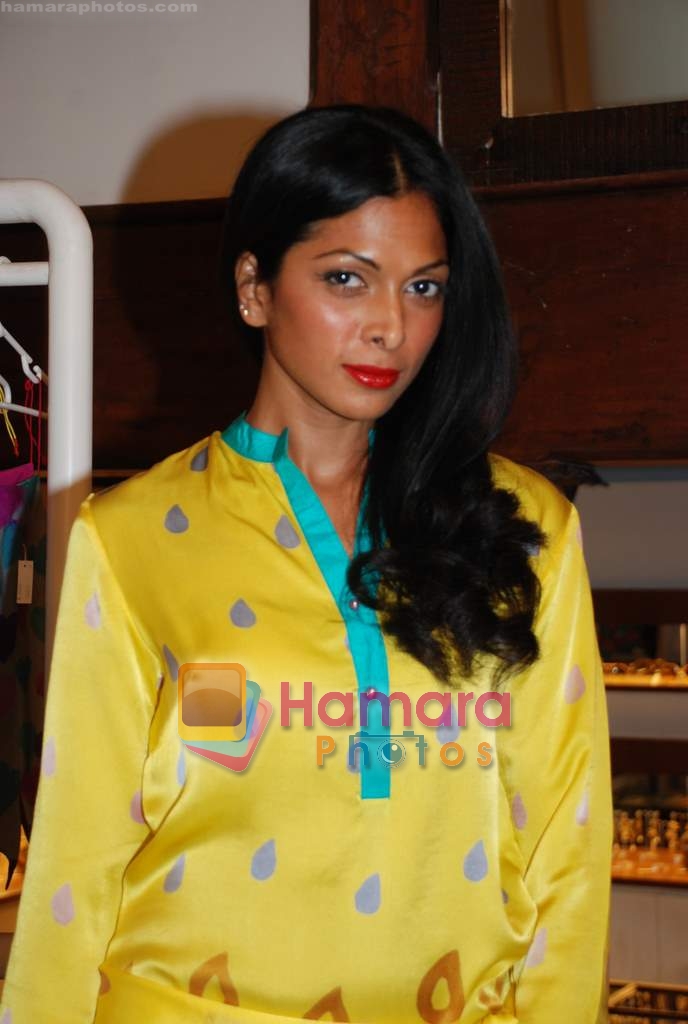 Nina Manuel at Anupama Dayal's collection in Bombay Electric on 12th Jan 2010 