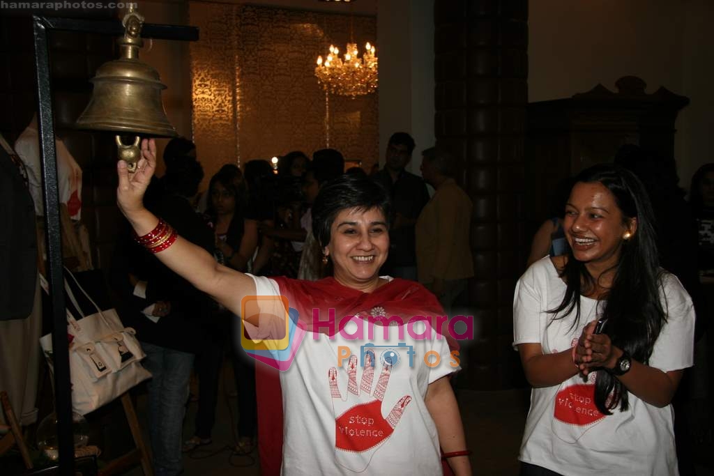 at Muse and Breakthrough Bell Bajao event to raise voice against domestic violence in Kala Ghoda on 13th Jan 2010 