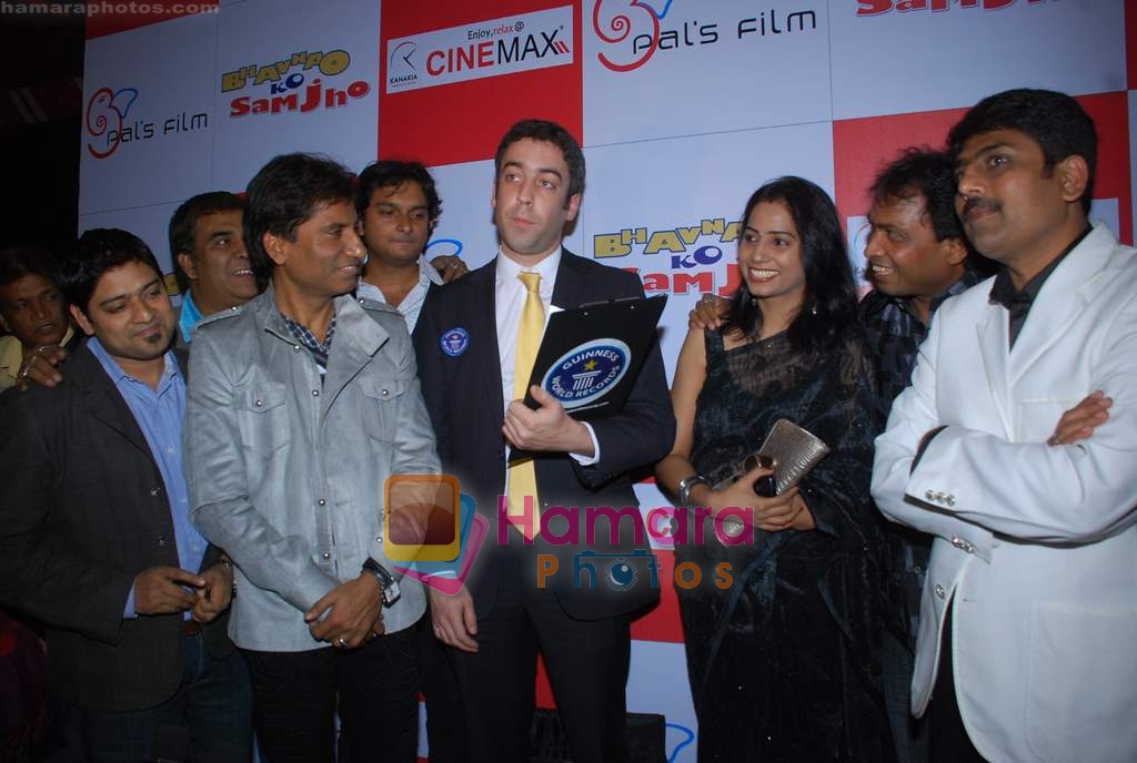 Raju Shrivastav, Sunil Pal at Bhavnao Samja Karo film premiere in Cinemax on 13th Jan 2010 