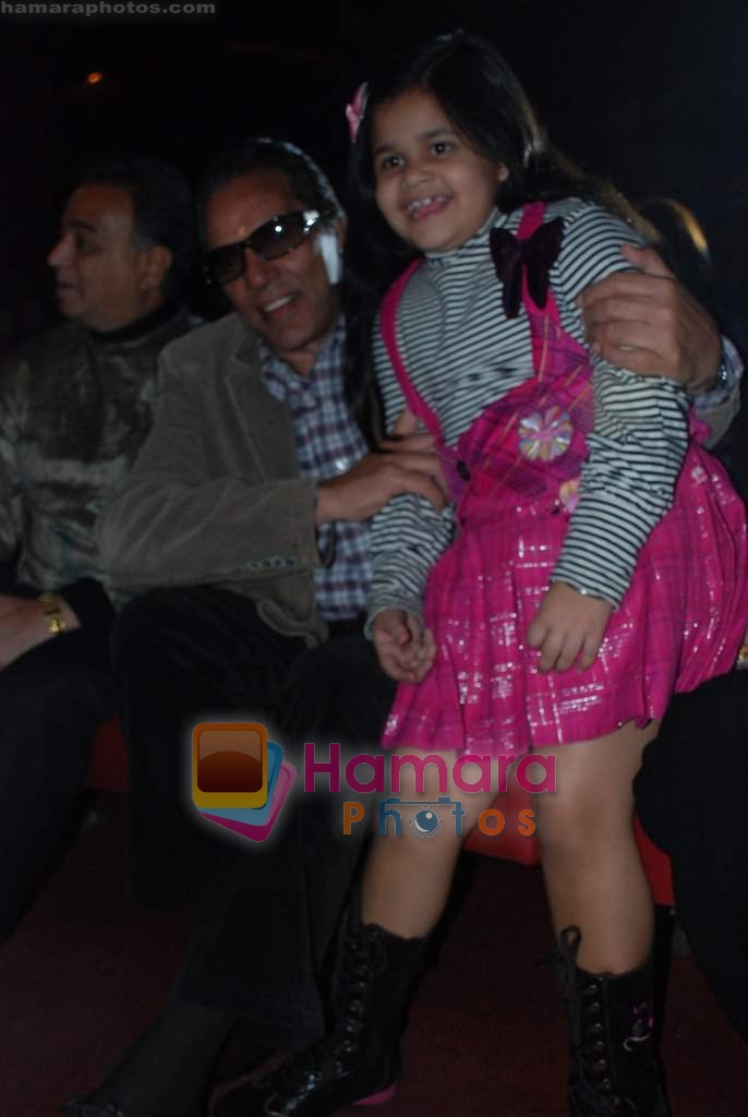 Dharmendra, Saloni at Lions Gold Awards in Bhaidas Hall on 14th Jan 2010 