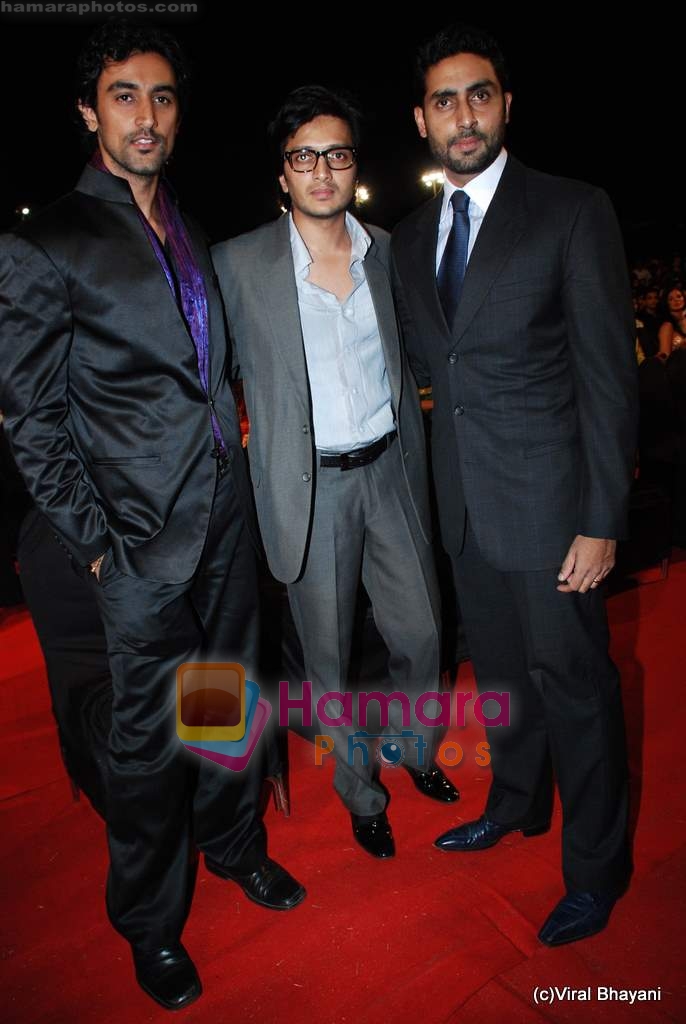 Kunal Kapoor, Ritesh Deshmukh, Abhishek Bachchan at Stardust Awards on 17th Jan 2010 