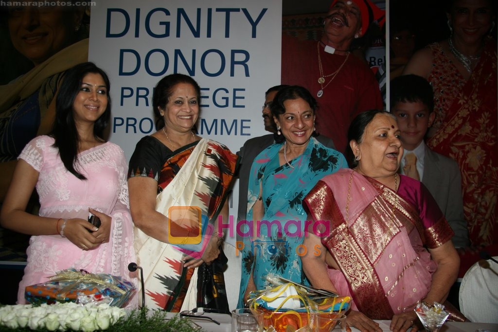 Sakshi Tanwar, Sudha Shivpuri, Tanuja at Dignity Donor event in Taj, Colaba, Mumbai on 18th Jan 2010 