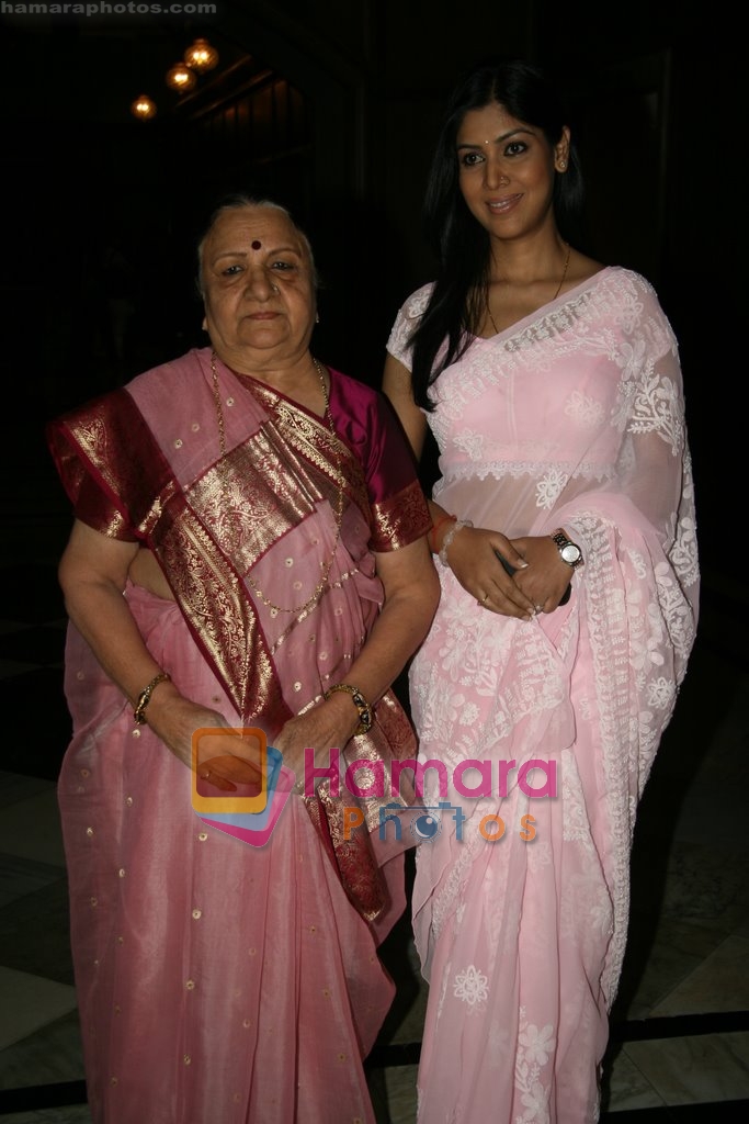 Sakshi Tanwar, Sudha Shivpuri at Dignity Donor event in Taj, Colaba, Mumbai on 18th Jan 2010 
