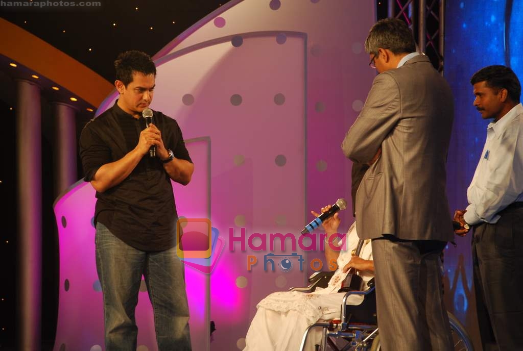 Aamir Khan at IBN7 Super Idols to honor achievers with disability in Taj Land's End on 19th Jan 2010 
