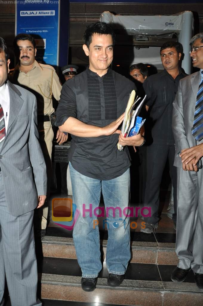 Aamir Khan at IBN7 Super Idols to honor achievers with disability in Taj Land's End on 19th Jan 2010 