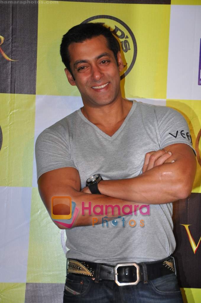 Salman Khan at Gold's Gym and Veer Strength Challenge in Mumbai on 21st Jan 2010-1 