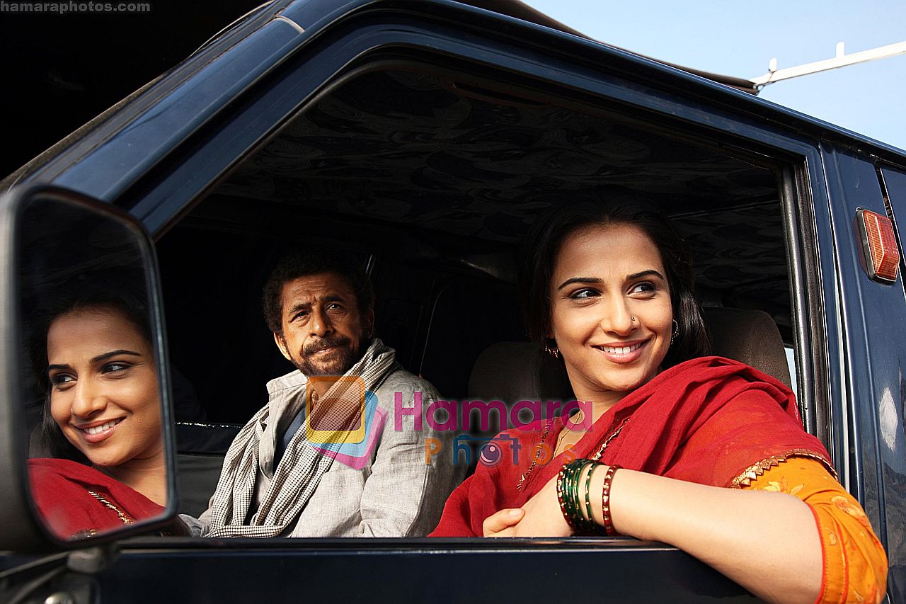 Vidya Balan, Naseruddin Shah in the still from movie Ishqiya 