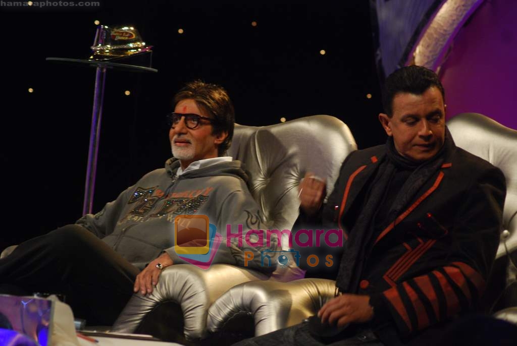 Amitabh Bachchan, Mithun Chakraborty on the sets of Dance India Dance on 25th Jan 2010 