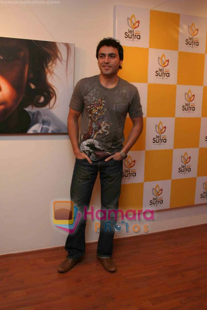 Ayaz Khan at Vincent's Painting Exhibition in Bandra, Mumbai on 27th Jan 2010 