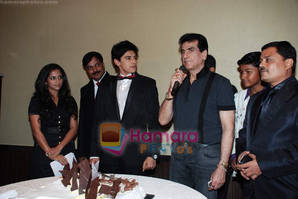 Jeetendra at Red Chillies new discovery actor Harsh Nagar's bash in Novotel, Mumbai on 31st Jan 2010 