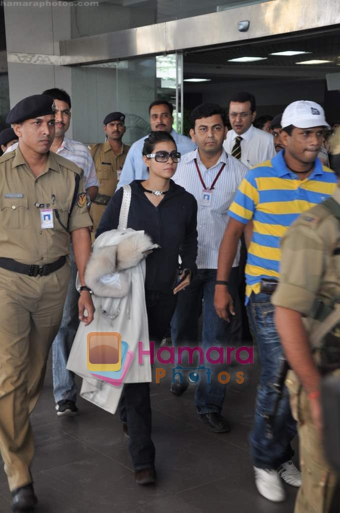 Kajol arrive back in Mumbai Airport on 6th Feb 2010 