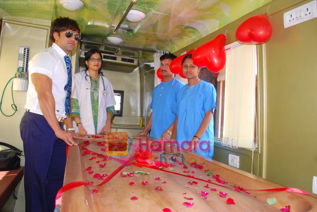 Yash Birla launches India's first mobile Spine Clinic in Worli,  Mumbai on 5th Feb 2010 