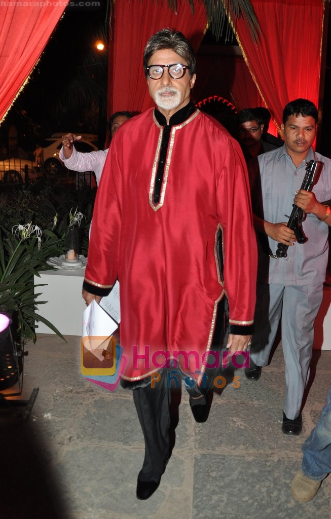 Amitabh Bachchan sings for Indo-Pak Aman Ki Aasha event in Bandra, Mumbai on 9th Feb 2010 
