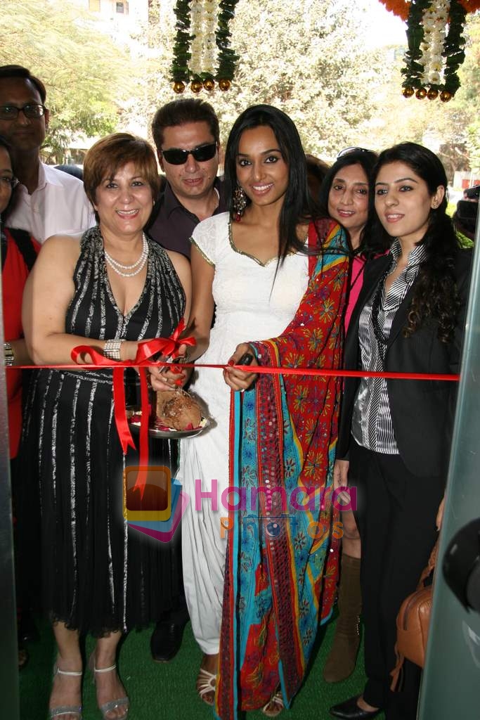 Reshmi Ghosh launches Berkowits in Andheri on 13th Feb 2010 