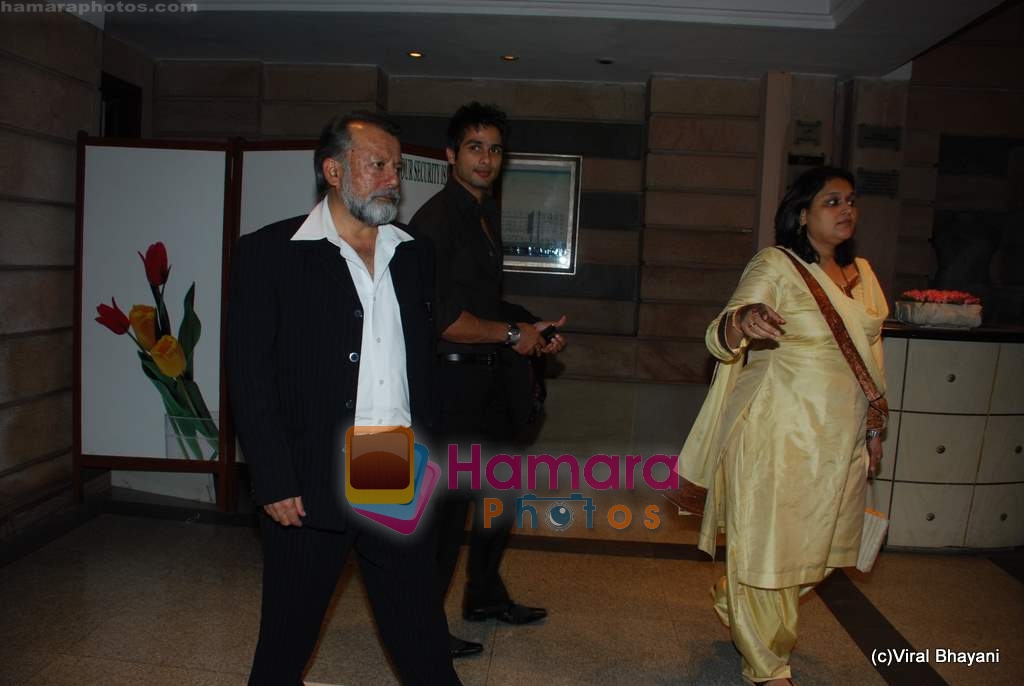 Shahid Kapoor with his parents at DR PK Aggarwal's daughter's wedding in ITC Grand Maratha on 20th Feb 2010 
