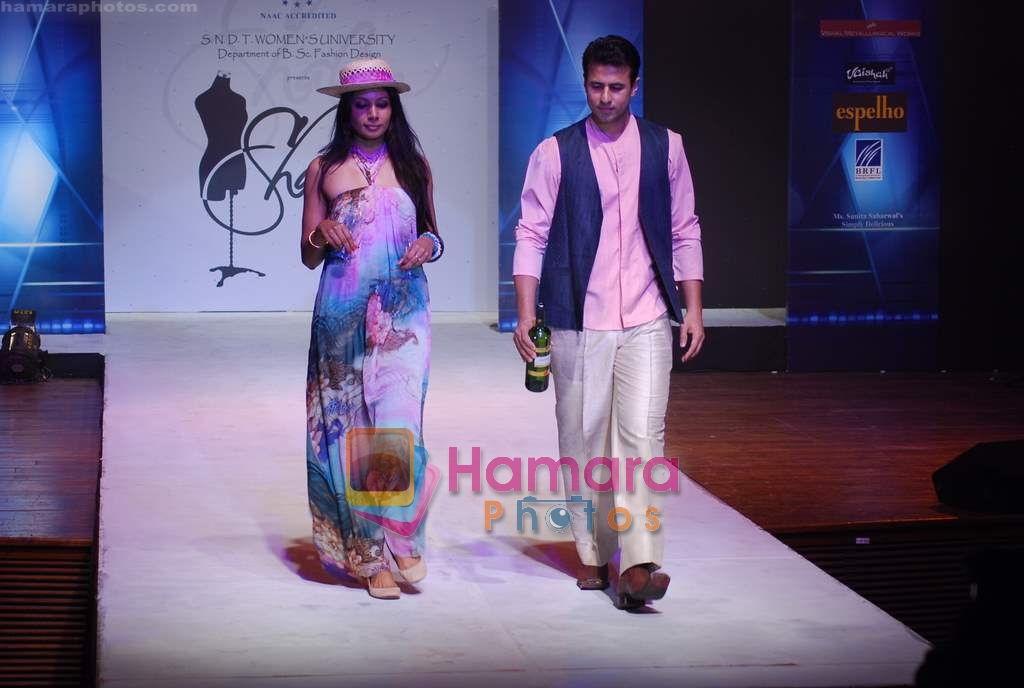 Aryan Vaid walk on the ramp for SNDT show choreographed by Elric Dsouza in St Andrews Auditorium on 23rd Feb 2010 
