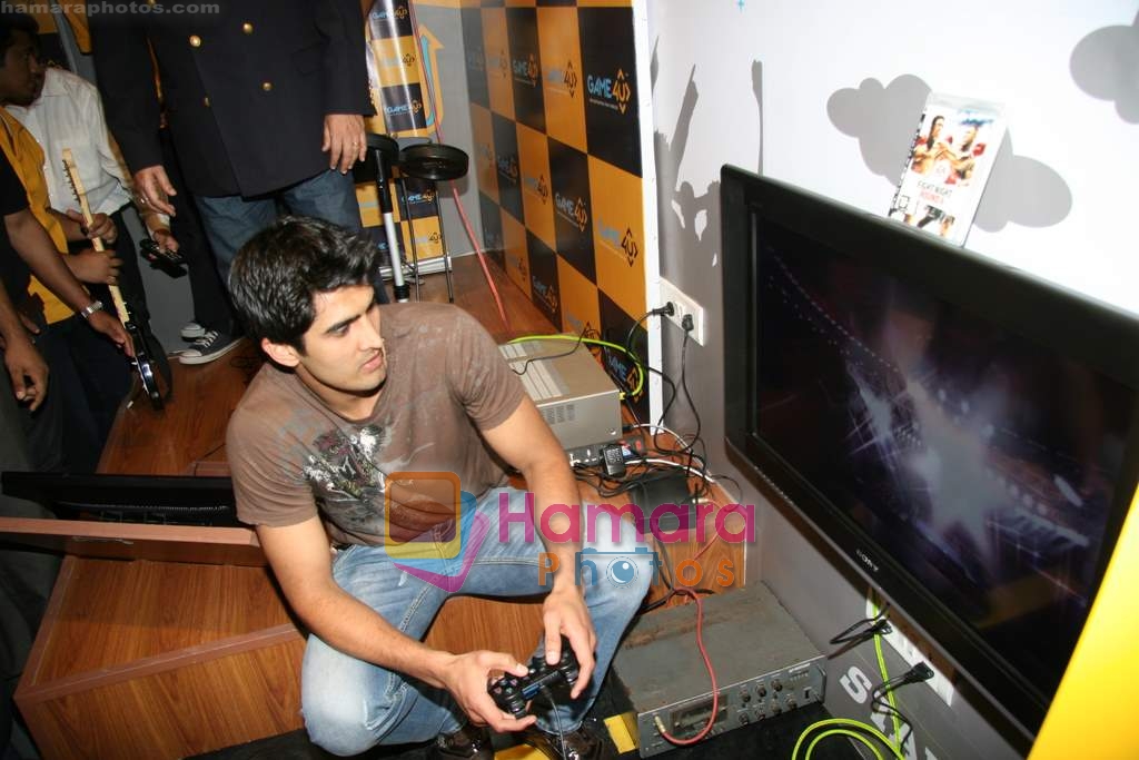 Vijendra Singh at Milestone's Game 4 You  - new game store launch in Mega Mall on 24th Feb 2010