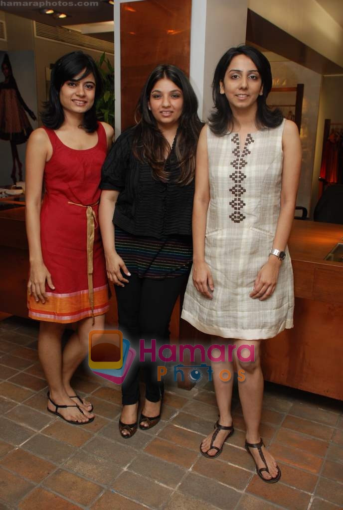 Kiran & Meghna with Payal Singhal at the preview of LFW 2010 collection at FUEL, Mumbai on 26th Feb 2010