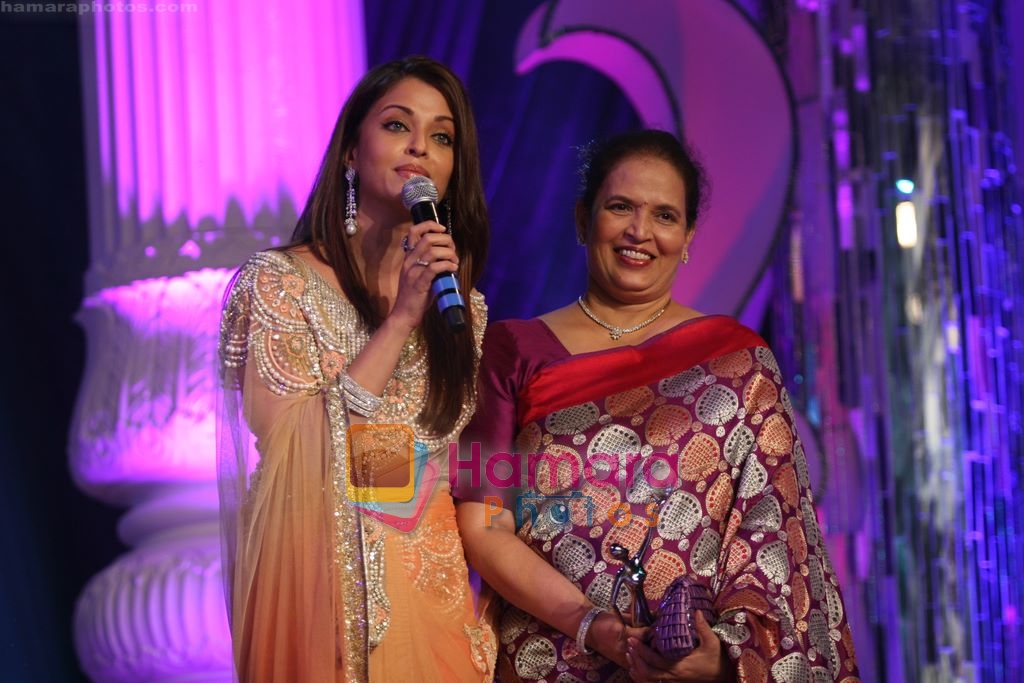 Aishwarya Rai Bachchan at Gr8 Women's Achievers Awards 2010 in ITC Grand Maratha on 26th Feb 2010 