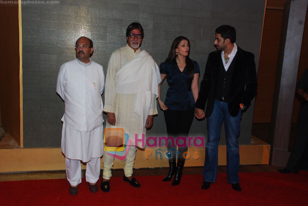 Amitabh Bachchan, Abhishek Bachchan, Aishwarya Rai, Amar Singh at Anil Ambani's Big Pictures Success Bash in Grand Hyatt, Mumbai on 28th Feb 2010 