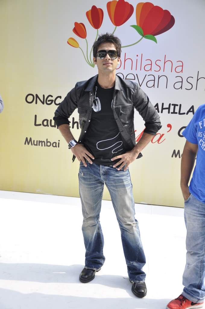 Shahid kapoor promotes Paathshala at a Charity Cricket match in Mumbai on 2nd March on 2010 