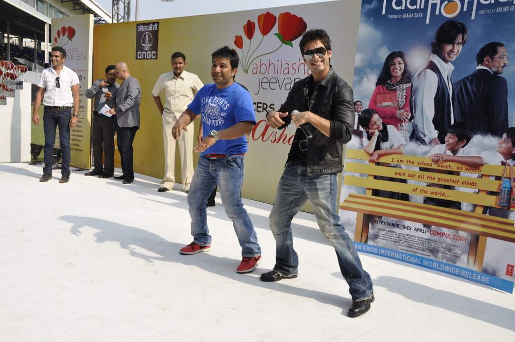 Shahid kapoor promotes Paathshala at a Charity Cricket match in Mumbai on 2nd March on 2010 