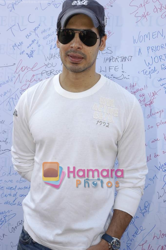 Dino Morea at Lavassa car race for women in Bandra on 6th March 2010 