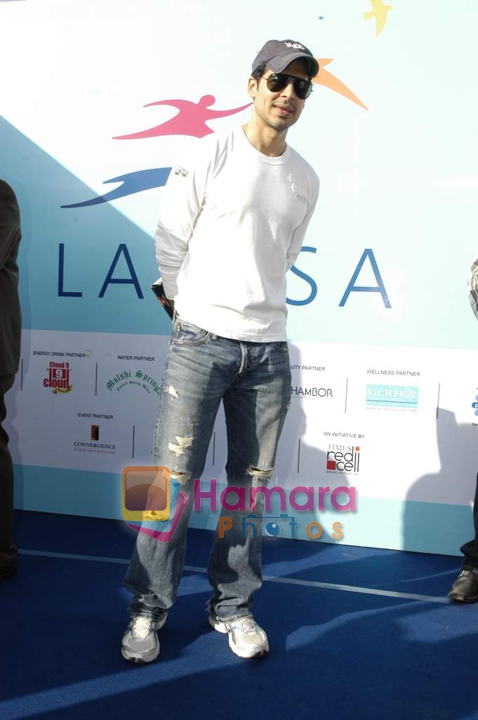 Dino Morea at Lavassa car race for women in Bandra on 6th March 2010 