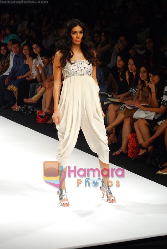 Model walks the ramp for Payal Singhal Show at LIFW 2010 Day 5 in Grand Hyatt, Mumbai on 9th March 2010 