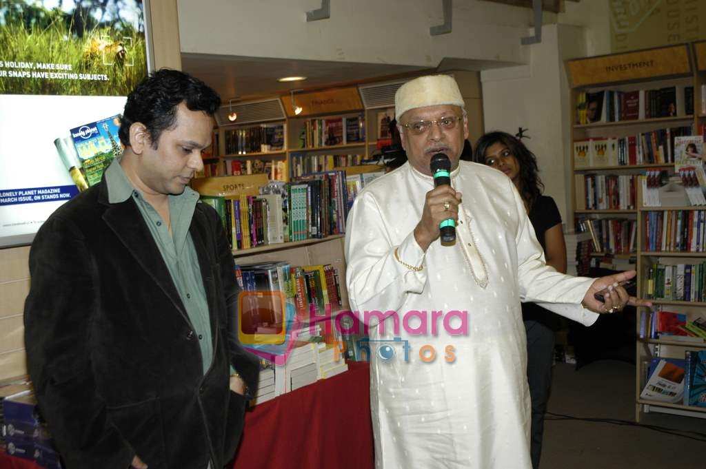 Kiran Shantaram at Soorina Arora book launch in Crossword on 11th March 2010 