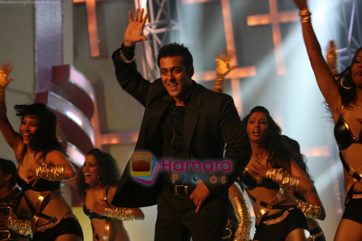 Salman Khan at Cintaa Superstars ka Jalwaa Show in Filmcity, Mumbai on 15th March 2010 
