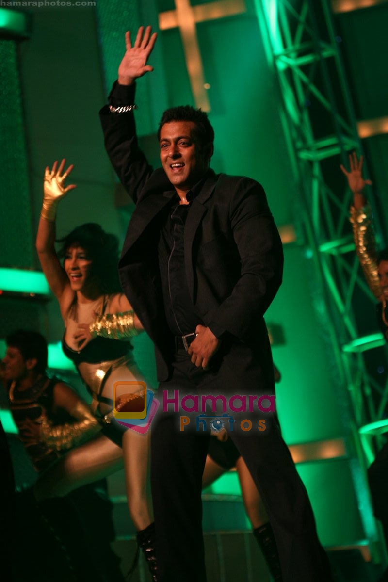 Salman Khan at Cintaa Superstars ka Jalwaa Show in Filmcity, Mumbai on 15th March 2010 