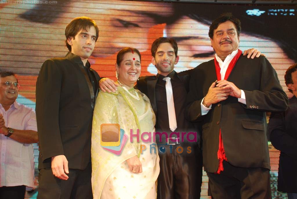 Poonam Sinha, Shatrughun Sinha, Luv Sinha at the Music Launch of movie Sadiyaan in The Club on 16th March 2010 