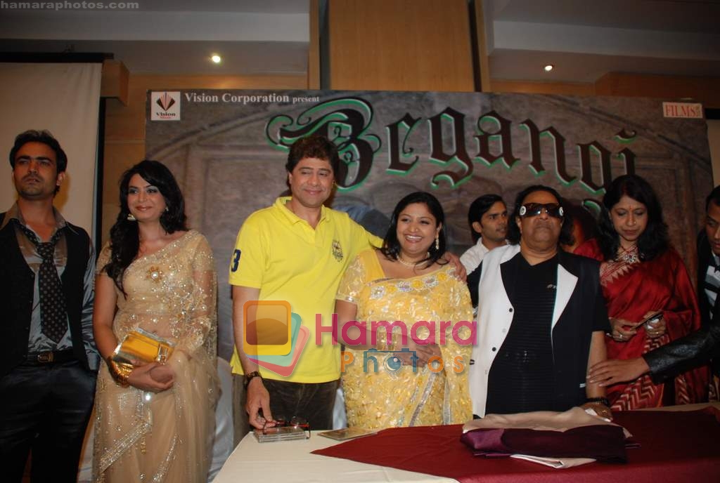 Kavita Krishnamurthy and Ravindra Jain at the launch of Ritu Johri's album Bengangi in Hotel Sea Princess on 17th March 2010 