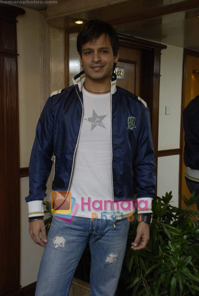 Vivek Oberoi at Prince film photo shoot in Sun N Sand on 17th March 2010 