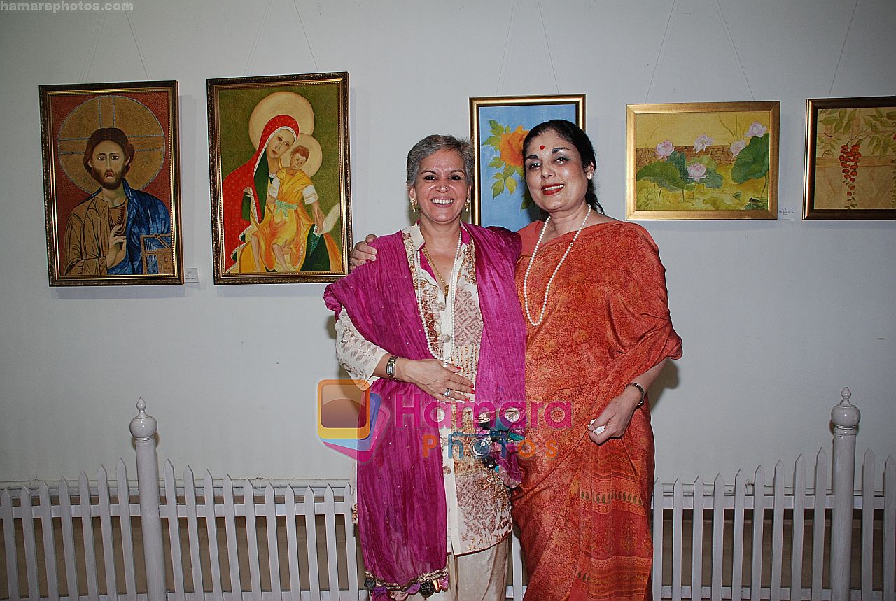 Artist Rekha Shivdasani with Artist Aruna Mascarenhas at Aruna Mascarenhas Art Exhibition in Mumbai on 23rd March 2010