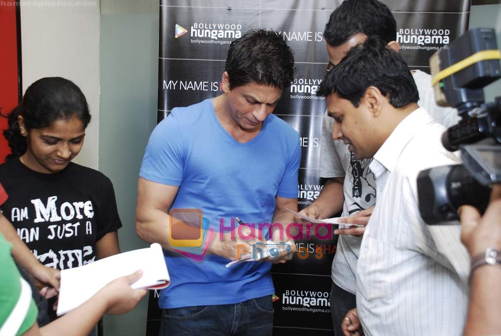 Shahrukh Khan at Reebok and bollywoodhungama.com meets the My Name Is Khan online contest winners in Mannat on 23rd March 2010 