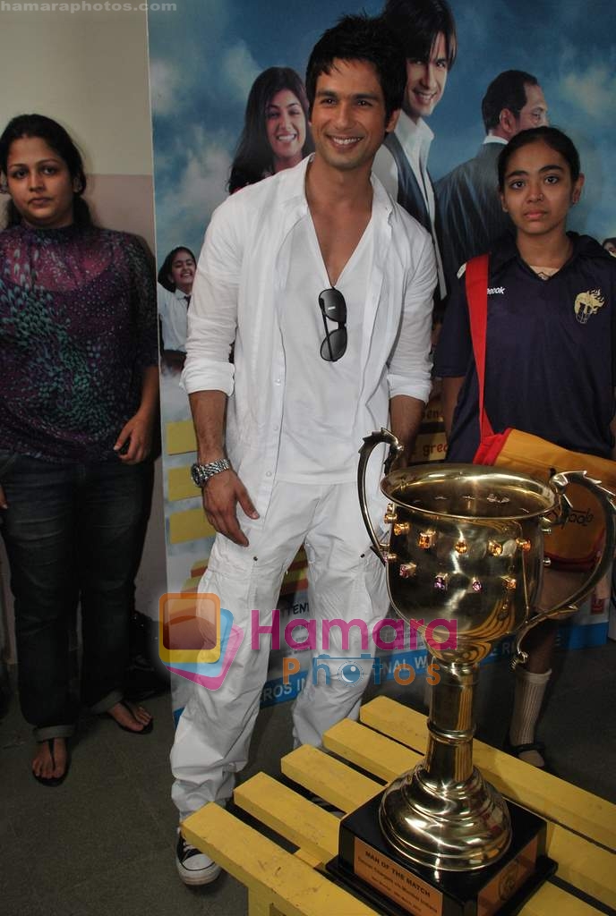 Shahid Kapoor on location of film Pathshala in Bhavans College on 27th March 2010 