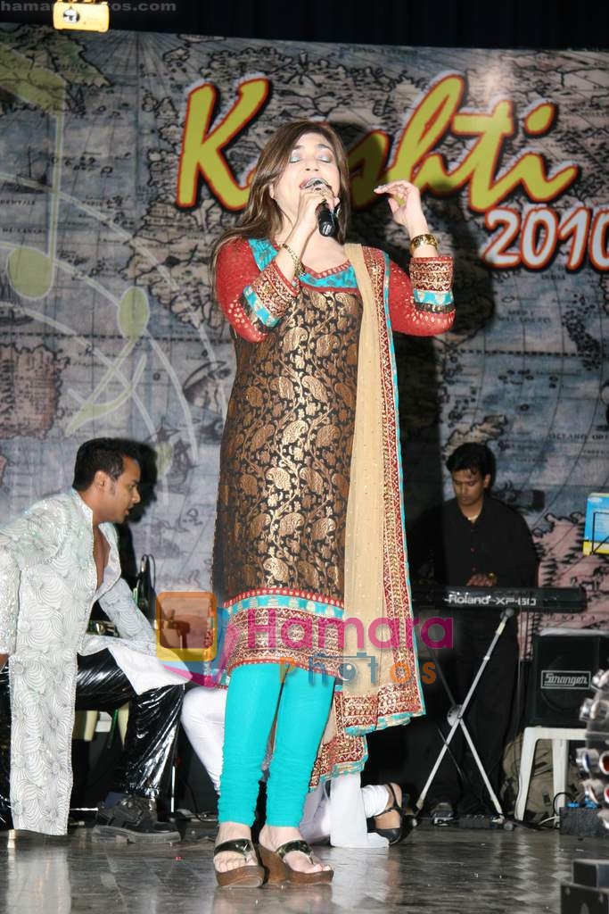 Alka Yagnik live in Shanmukhanand Hall on 27th March 2010 