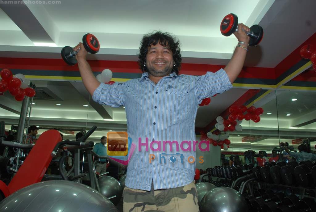 Kailash Kher at the launch of  Snap 24-7 Gym in Malad, Near Croma on 29th March 2010 