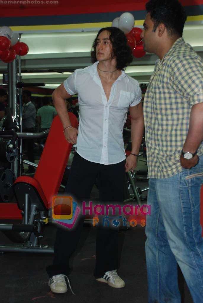 Tiger Shroff at the launch of  Snap 24-7 Gym in Malad, Near Croma on 29th March 2010 