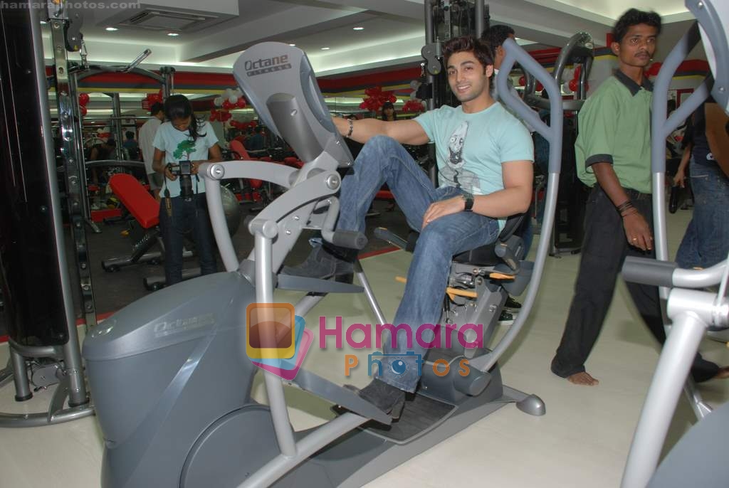 Ruslaan Mumtaz at the launch of  Snap 24-7 Gym in Malad, Near Croma on 29th March 2010 