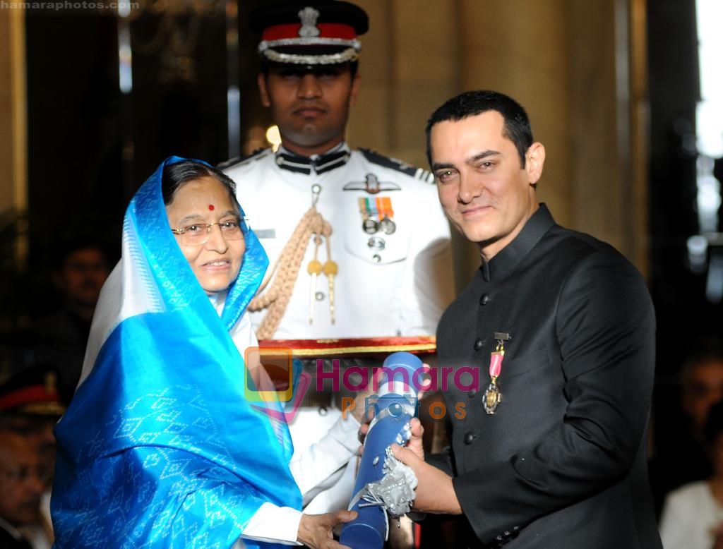 Aamir Khan receive Padma Bhushan on 31st March 2010 
