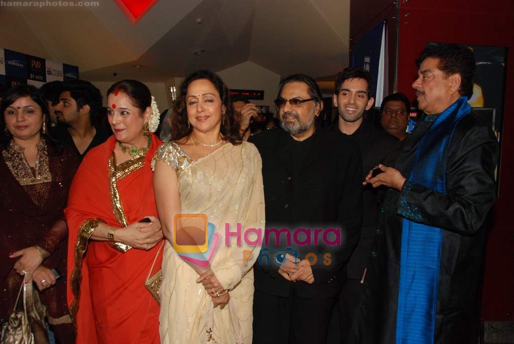 Shatrughan Sinha, Poonam Sinha, Luv Sinha, Hema Malini at Sadiyaan film Premiere in PVR, Goregaon on 1st April 2010 