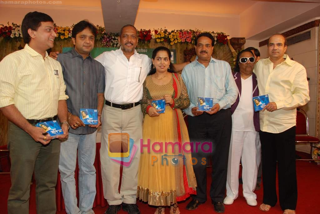 Nana Patekar, Suresh Wadkar at the Launch of album Man Mohna in Ajivasan Hall on 5th April 2010 