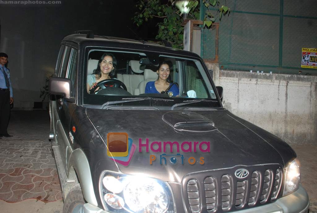 Tupur and Tapur Chatterjee at Prince special screening hosted by Vivek Oberoi in Yashraj Studios, Mumbai on 9th April 2010 