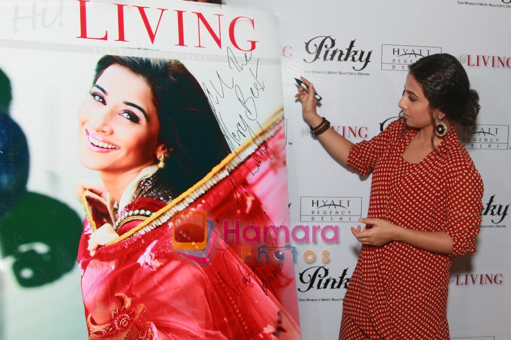 Vidya Balan unveils the April 2010 issue of Hi! LIVING on 10th April 2010 