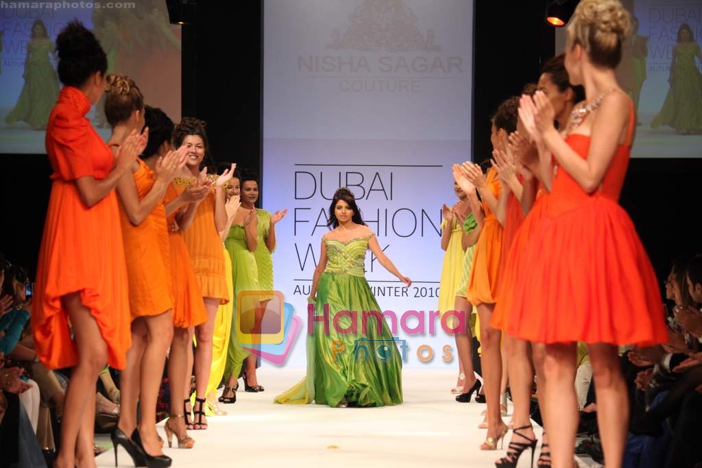 Bhagyashree walks the ramp for Nisha Sagar in Dubai Fashion Week 2010 on 10th April 2010 